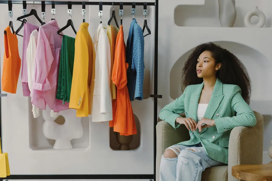 Handtaschen trends 2025: von xxl-shopper bis fransentaschen